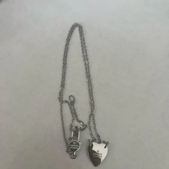 Gucci Silver Box Chain Heart Necklace - Picture 2 of 3